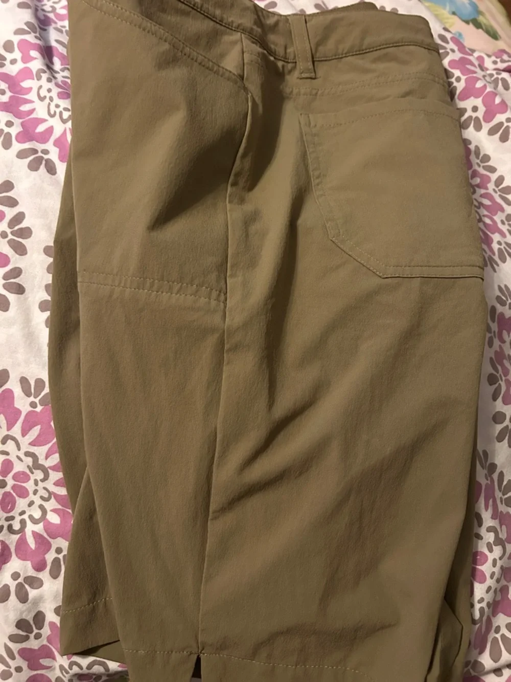 Patagonia Olive Tan Cargo Shorts for women size 10 almost new - Picture 3 of 7